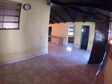 CAÑUELAS: CASA PRINCIPAL + 2 LOCALES + CASA EN 1ER PISO