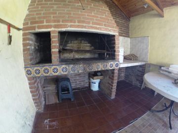 CAÑUELAS: CASA PRINCIPAL + 2 LOCALES + CASA EN 1ER PISO