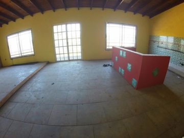 CAÑUELAS: CASA PRINCIPAL + 2 LOCALES + CASA EN 1ER PISO