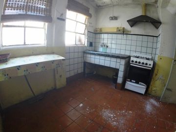 CAÑUELAS: CASA PRINCIPAL + 2 LOCALES + CASA EN 1ER PISO