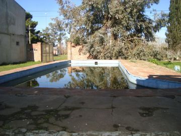 CAÑUELAS: CASA PRINCIPAL + 2 LOCALES + CASA EN 1ER PISO