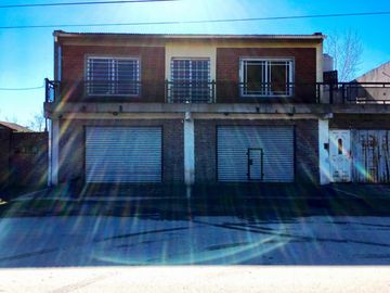 CAÑUELAS: CASA PRINCIPAL + 2 LOCALES + CASA EN 1ER PISO
