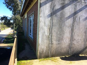 CAÑUELAS: CASA PRINCIPAL + 2 LOCALES + CASA EN 1ER PISO