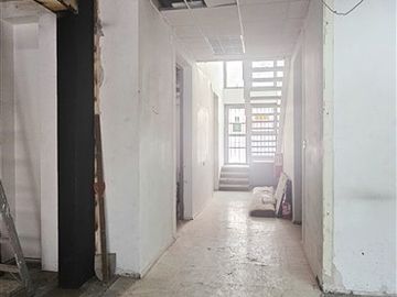 Amplio Local Comercial en arriendo en Providencia