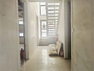 Amplio Local Comercial en arriendo en Providencia