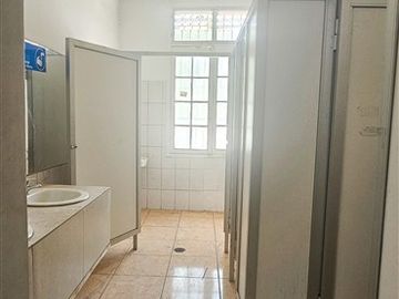 Amplio Local Comercial en arriendo en Providencia