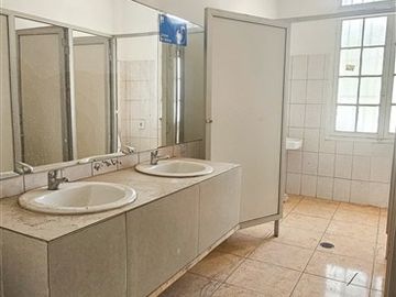 Amplio Local Comercial en arriendo en Providencia