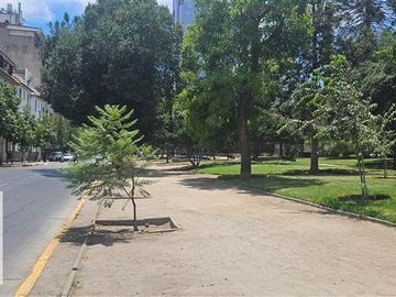 Amplio Local Comercial en arriendo en Providencia