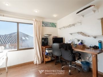 Casa en venta de 5 dorm. más 2 serv. en Las Condes