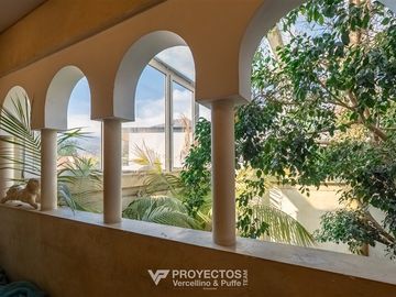 Casa en venta de 5 dorm. más 2 serv. en Las Condes