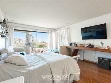 Casa en venta de 5 dorm. más 2 serv. en Las Condes