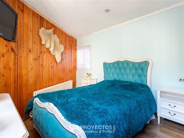 Casa en venta de 5 dorm. más 2 serv. en Las Condes
