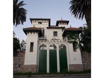 ESPECTACULAR CASTILLO . IDEAL  EMPRENDIMIENTO HOTELERO .  RESTO , HOSTEL   EXCELENTE UBICACION . VISTA