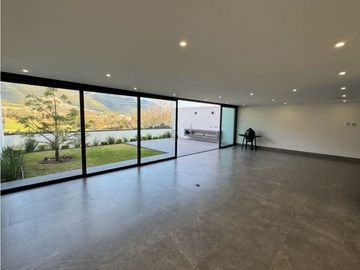 Casa en Venta en la Joya Residencial con vistas al Lago Monterrey