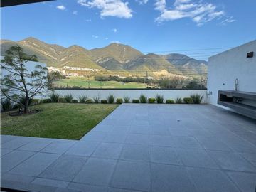 Casa en Venta en la Joya Residencial con vistas al Lago Monterrey