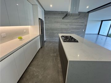 Casa en Venta en la Joya Residencial con vistas al Lago Monterrey