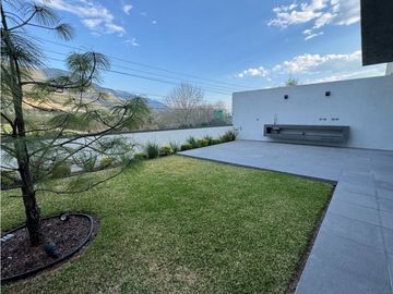 Casa en Venta en la Joya Residencial con vistas al Lago Monterrey