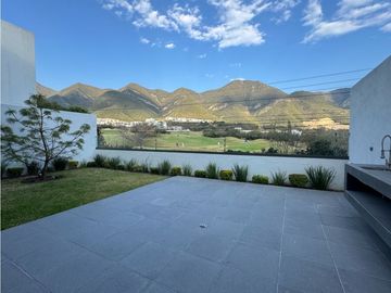 Casa en Venta en la Joya Residencial con vistas al Lago Monterrey