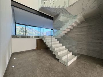 Casa en Venta en la Joya Residencial con vistas al Lago Monterrey