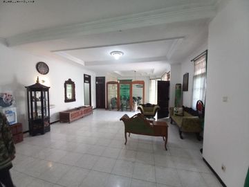 Rumah klampis jalan kembar Full furnished