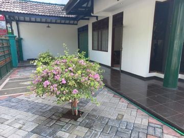 Rumah klampis jalan kembar Full furnished