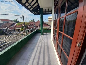Rumah klampis jalan kembar Full furnished