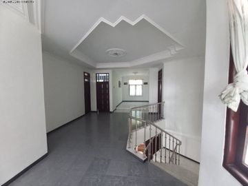 Rumah klampis jalan kembar Full furnished