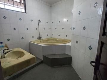 Rumah klampis jalan kembar Full furnished