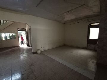 Tanah Dengan Bangunan Tua Lokasi Strategis di Pekayon Bekasi