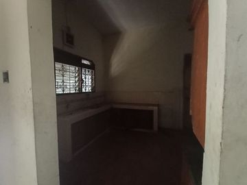 Tanah Dengan Bangunan Tua Lokasi Strategis di Pekayon Bekasi