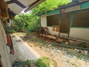 Tanah Dengan Bangunan Tua Lokasi Strategis di Pekayon Bekasi