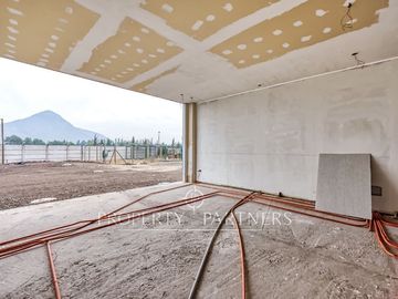 Casa en obra gruesa, Chicureo Centro, a pasos del Colegio Santa Cruz
