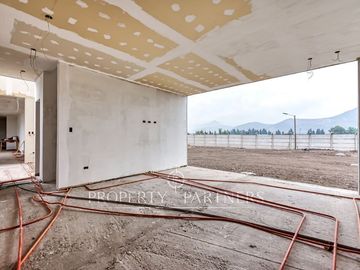 Casa en obra gruesa, Chicureo Centro, a pasos del Colegio Santa Cruz