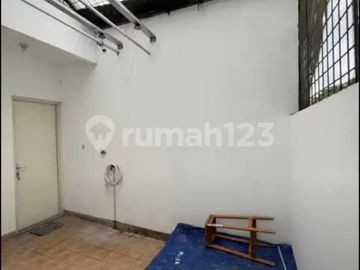 Rumah Hook Samping Taman Harga Murah Taman Semanan Indah