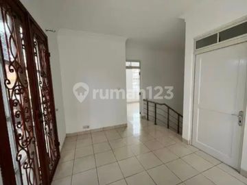 Rumah Hook Samping Taman Harga Murah Taman Semanan Indah