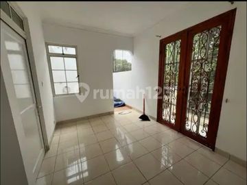 Rumah Hook Samping Taman Harga Murah Taman Semanan Indah
