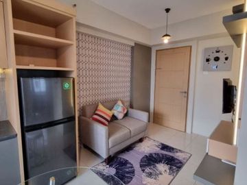 Apt. Educity Baru Gress, Full Furnished, View City & Pool