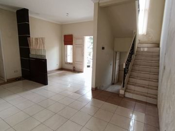 DIJUAL RUMAH DI CLUSTER CRYSTAL GADING SERPONG LUAS 154 SHM