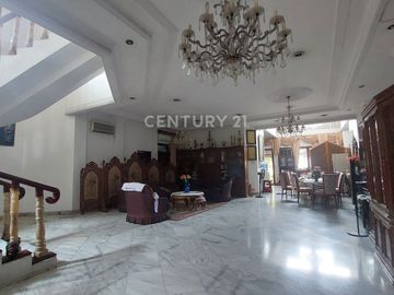Rumah Mewah Dan Besar Dalam Komplek Di Cipinang S8371