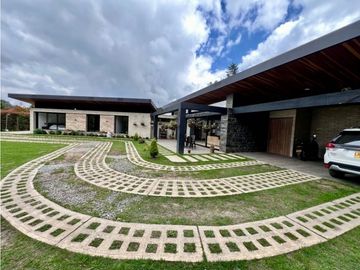 Venta casa campestre En Alto de las Palmas Envigado sector lemont