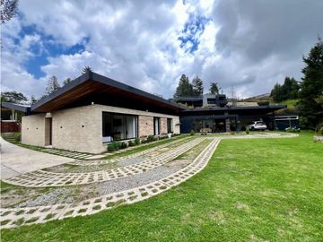 Venta casa campestre En Alto de las Palmas Envigado sector lemont