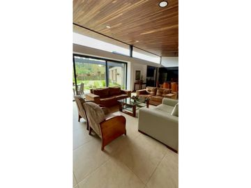 Venta casa campestre En Alto de las Palmas Envigado sector lemont