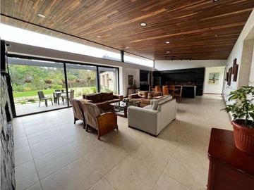 Venta casa campestre En Alto de las Palmas Envigado sector lemont