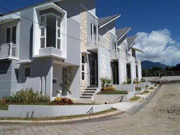 RUMAH MINIMALIS 2 LANTAI VIEW PEGUNUNGAN DAU MALANG, HARGA MURAH!