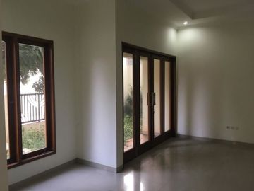 Di jual cepat Rumah Second cempaka putih Tanah Luas Siap Huni