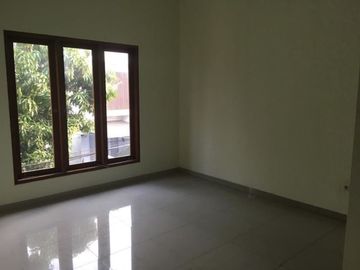 Di jual cepat Rumah Second cempaka putih Tanah Luas Siap Huni