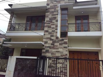 Di jual cepat Rumah Second cempaka putih Tanah Luas Siap Huni