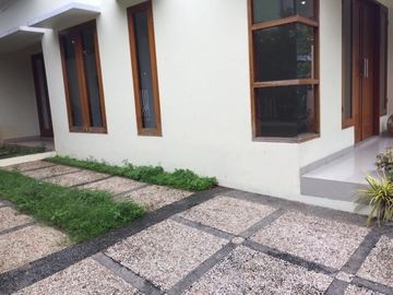 Di jual cepat Rumah Second cempaka putih Tanah Luas Siap Huni