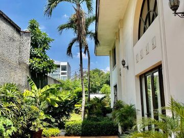 RUMAH LUAS MEGAH at Jl SIMPRUG GOLF, KEBAYORAN LAMA