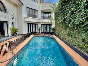 RUMAH LUAS MEGAH at Jl SIMPRUG GOLF, KEBAYORAN LAMA